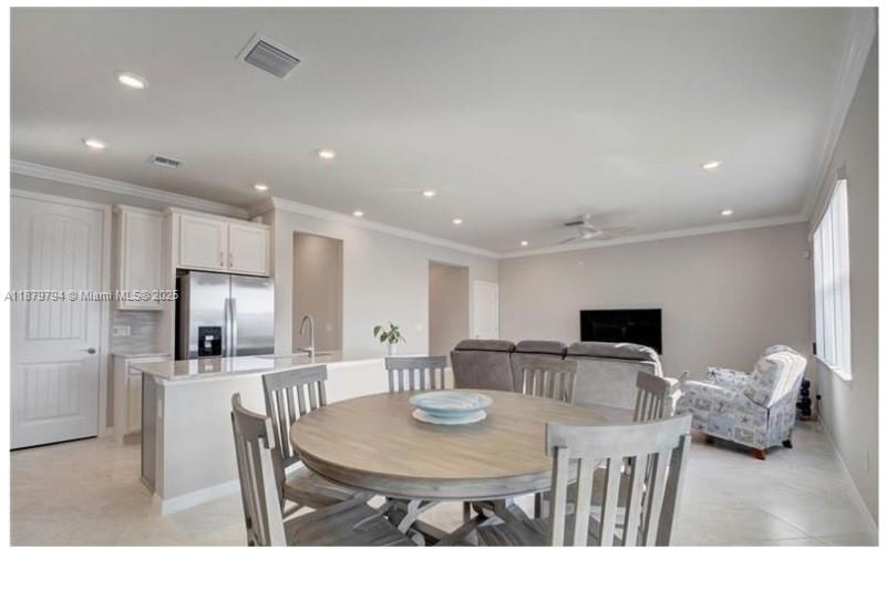 1422 3 / 3 1824 sq. ft. $ 2025-09-16 0 Photo