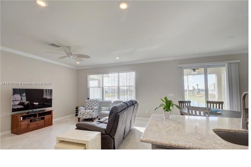 1422 3 / 3 1824 sq. ft. $ 2025-09-16 0 Photo