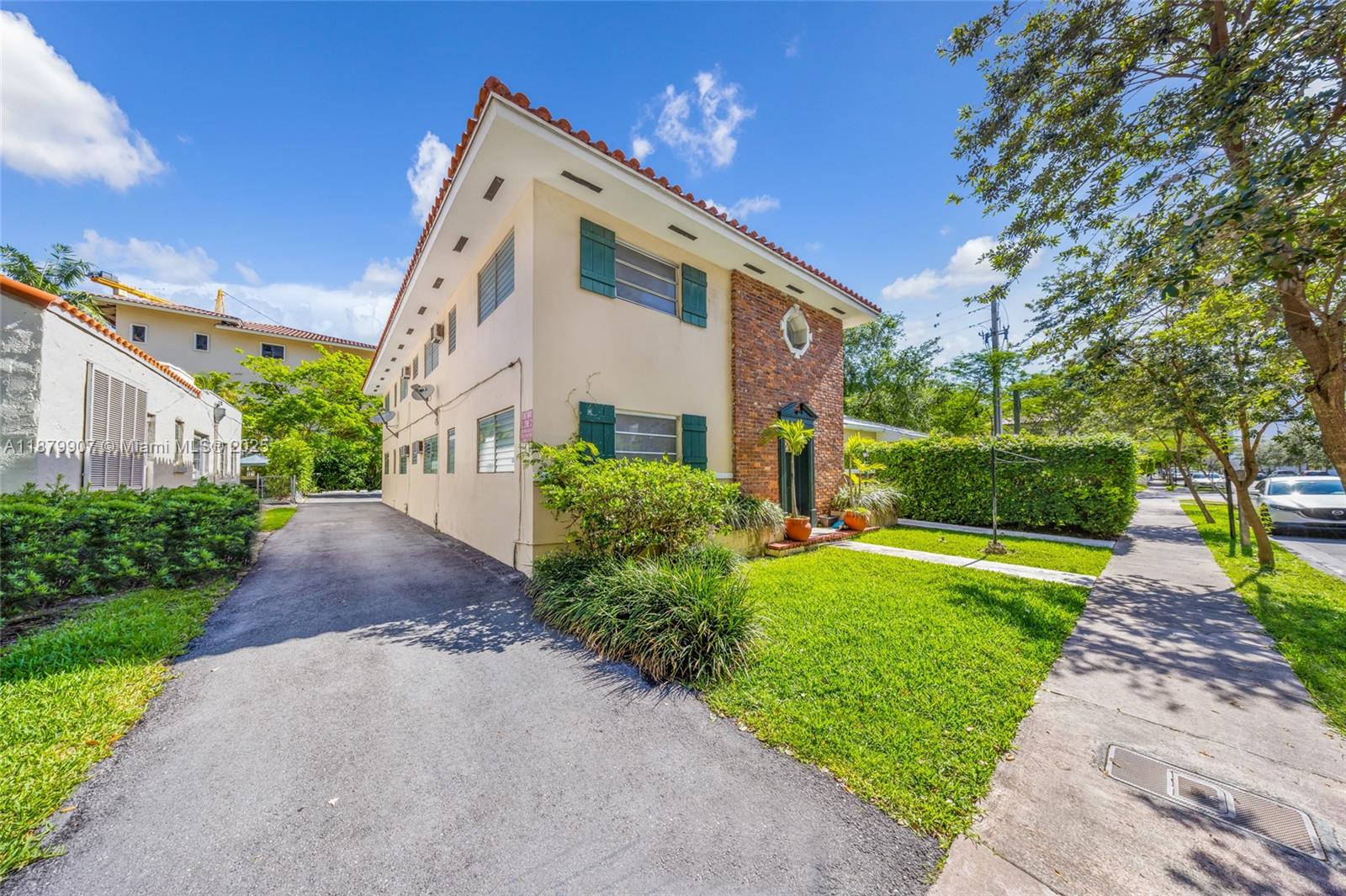 See details / sq. ft. $ 2025-09-16 0 Photo