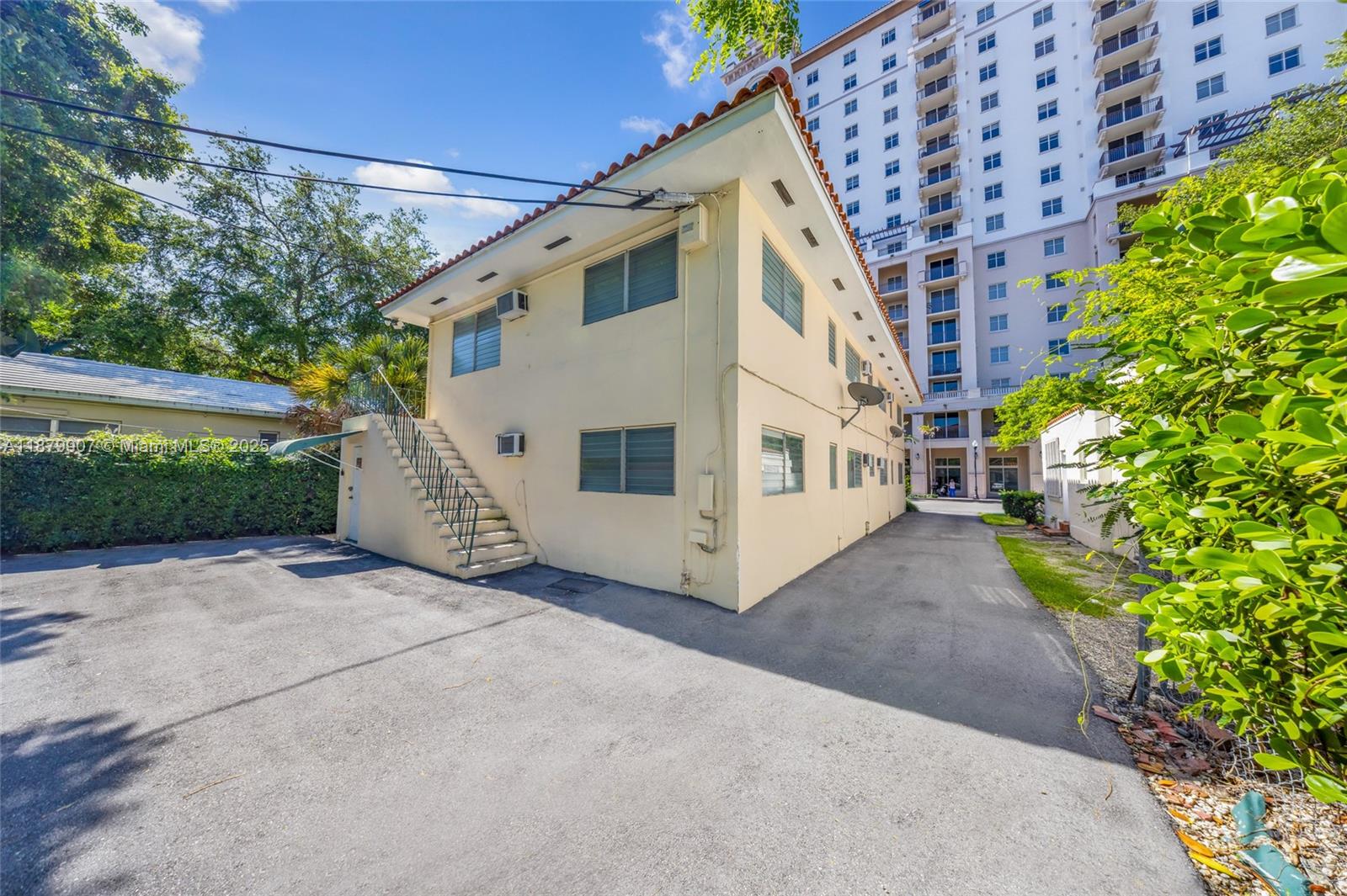 See details / sq. ft. $ 2025-09-16 0 Photo