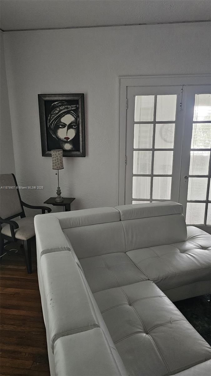 See details / sq. ft. $ 2025-09-16 0 Photo