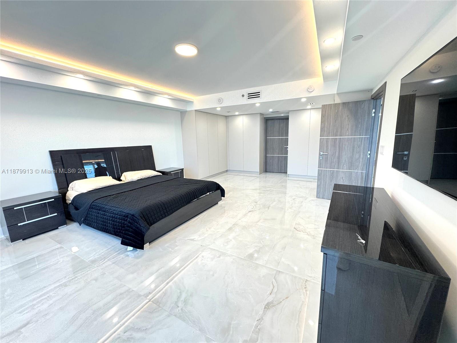 1002 2 / 2 1900 sq. ft. $ 2025-09-16 0 foto