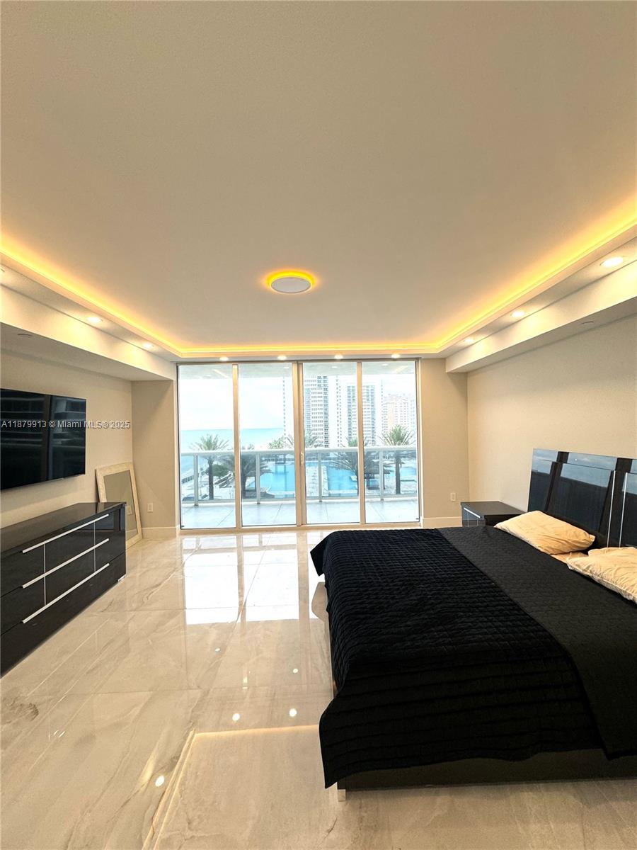 1002 2 / 2 1900 sq. ft. $ 2025-09-16 0 foto