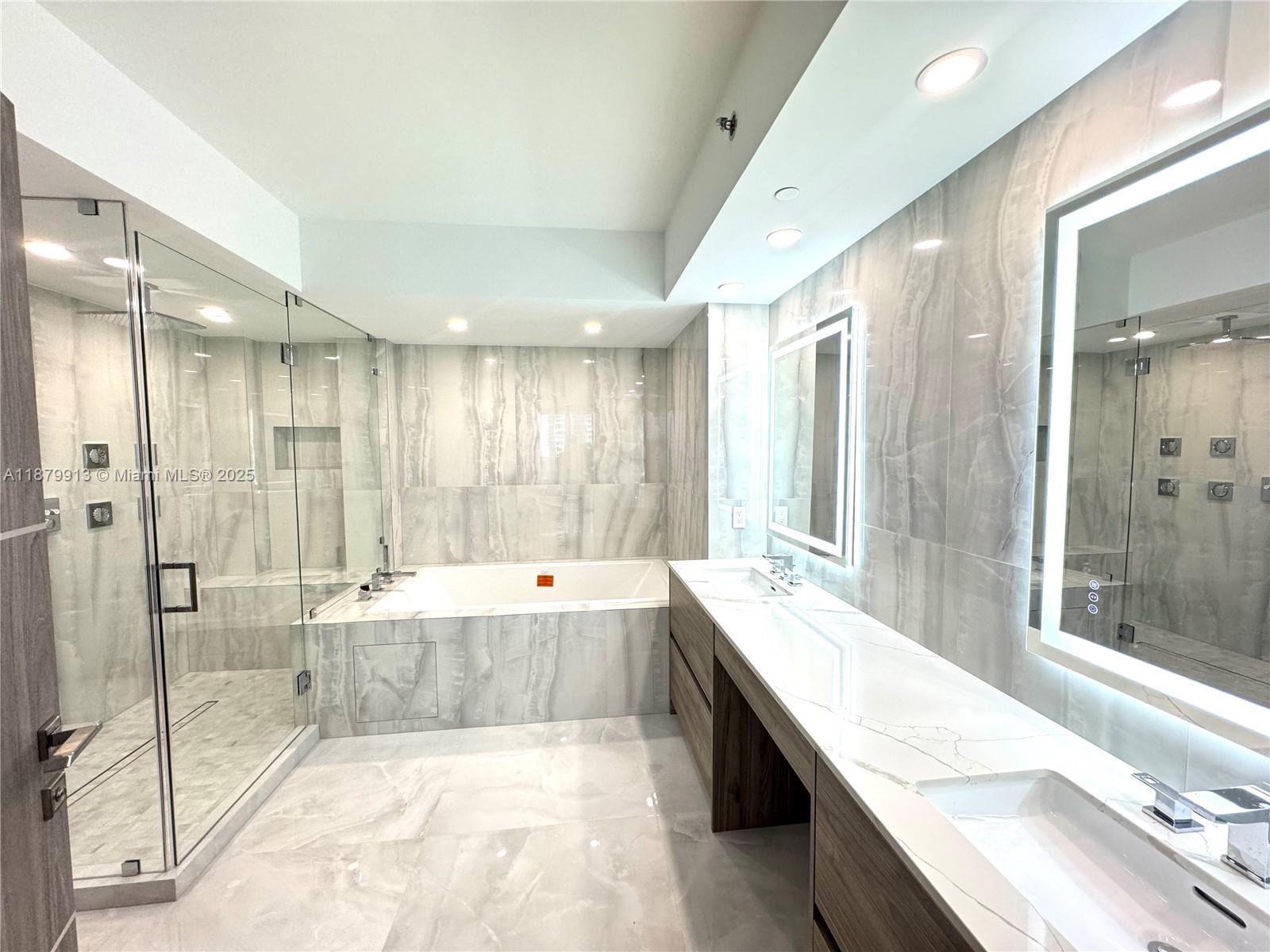 1002 2 / 2 1900 sq. ft. $ 2025-09-16 0 foto
