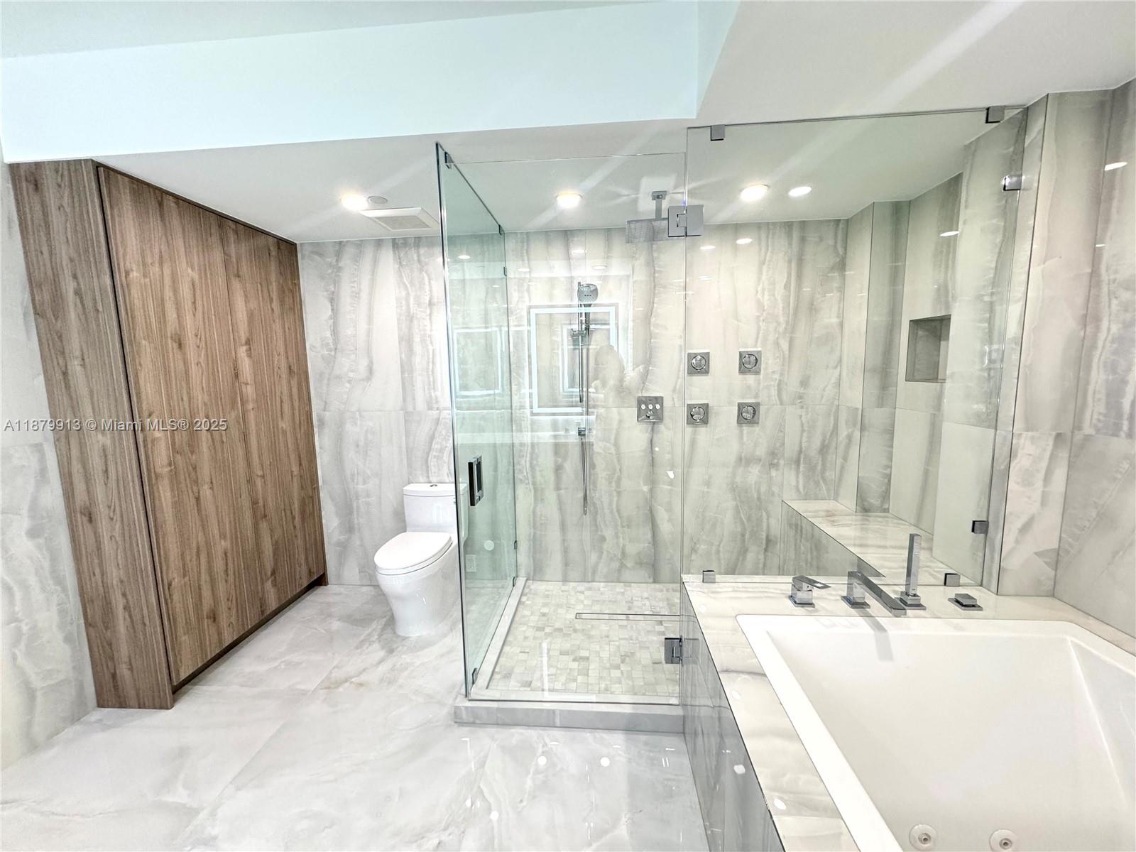 1002 2 / 2 1900 sq. ft. $ 2025-09-16 0 foto