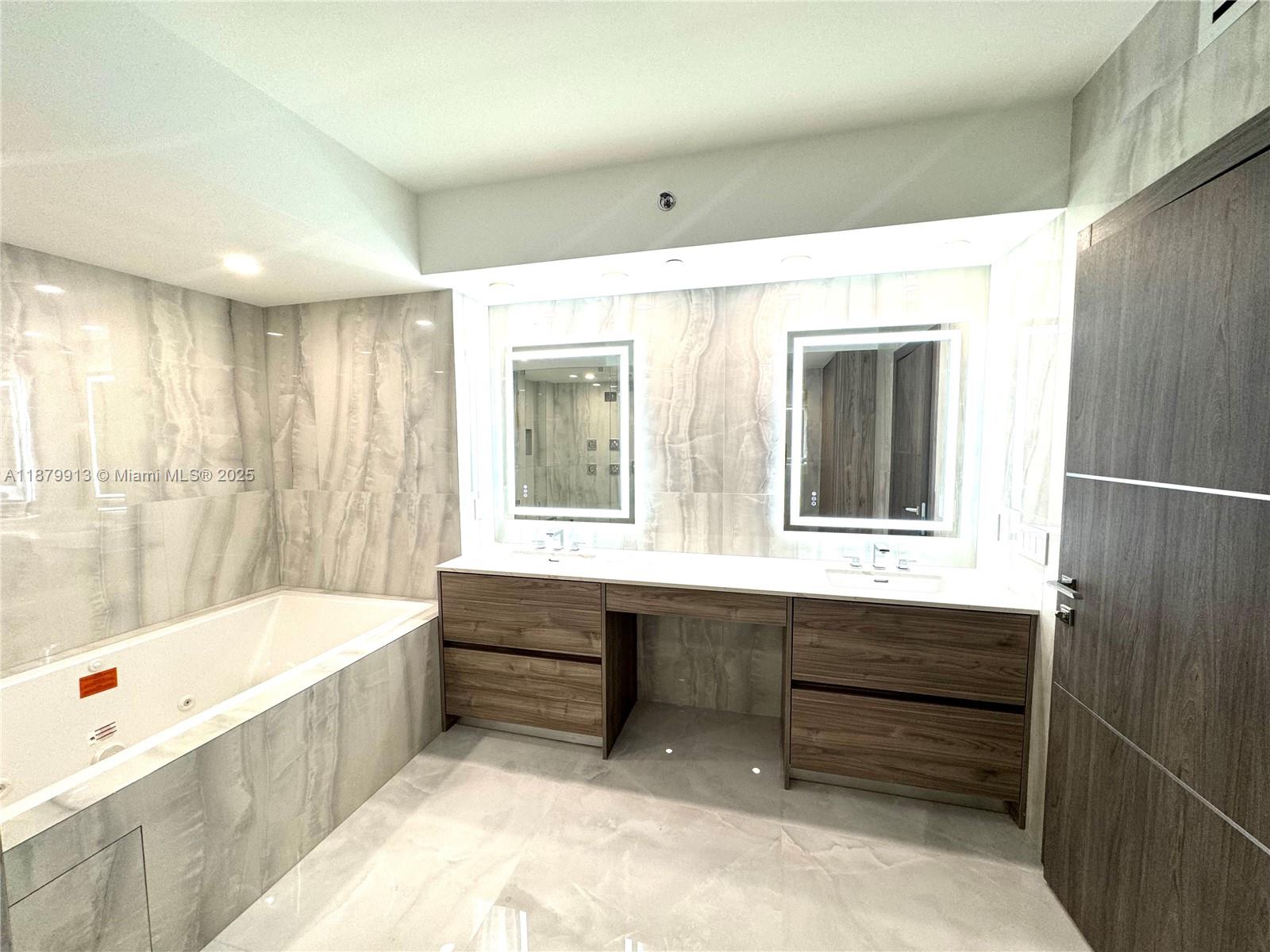 1002 2 / 2 1900 sq. ft. $ 2025-09-16 0 foto