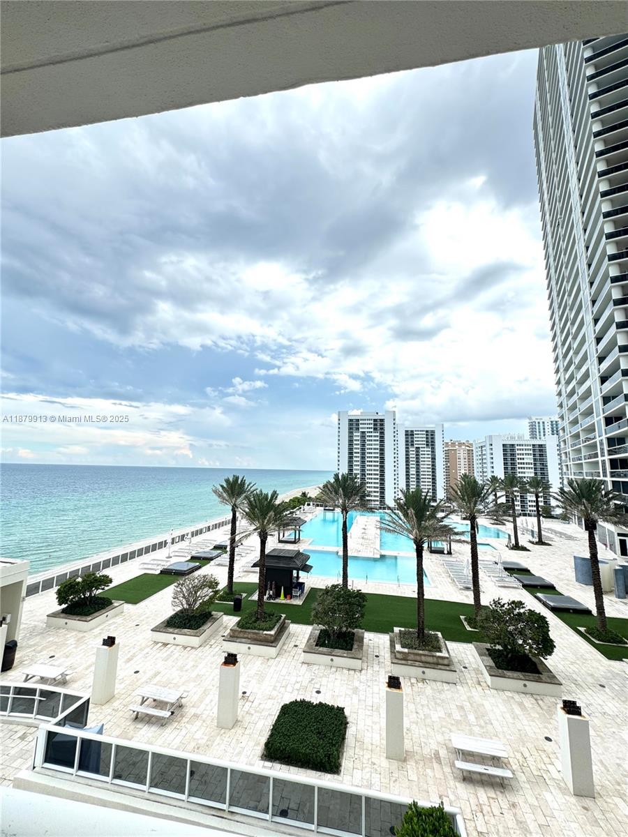 1002 2 / 2 1900 sq. ft. $ 2025-09-16 0 foto
