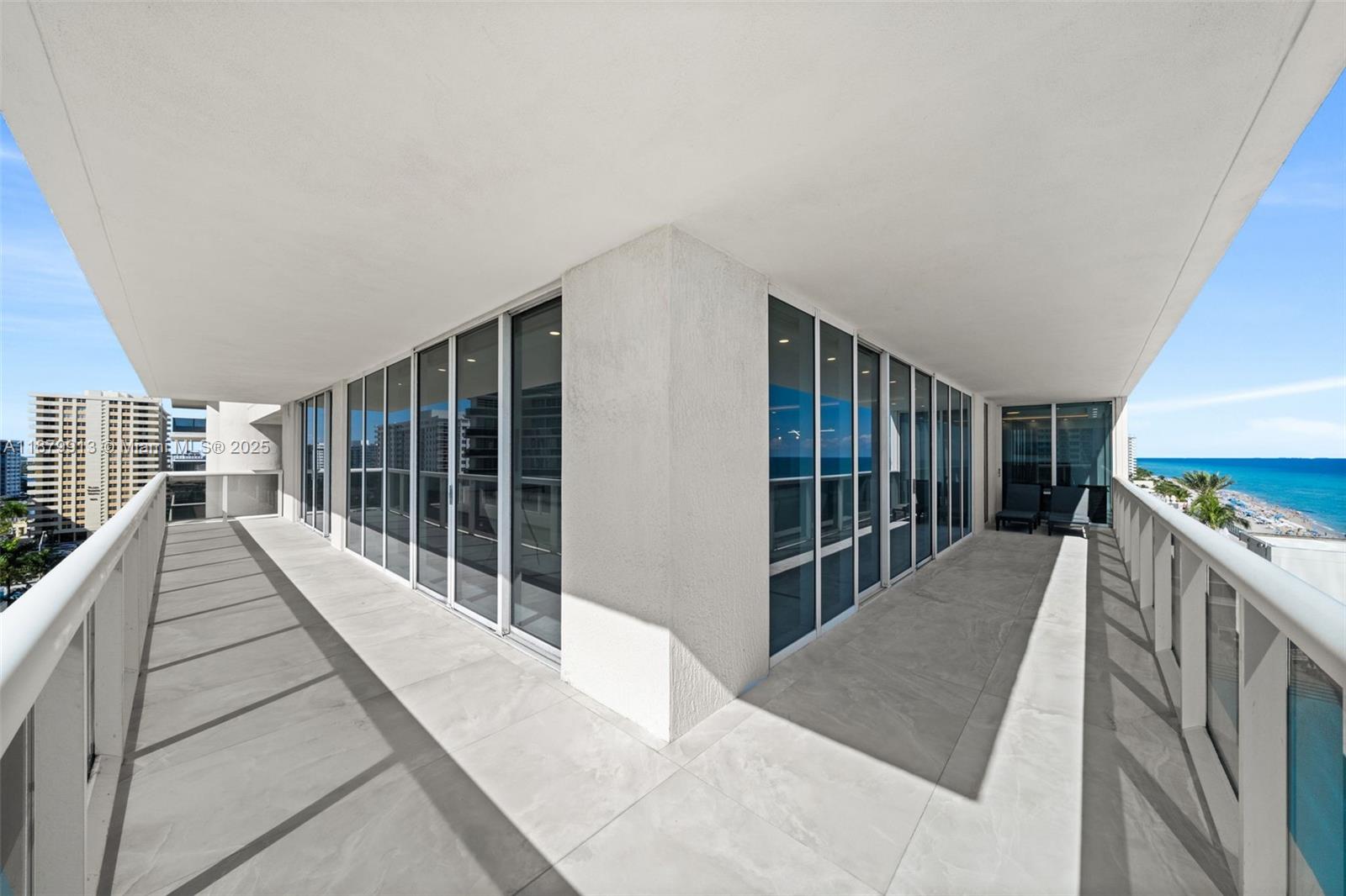 1002 2 / 2 1900 кв.футов $ 2025-11-17 0 Фото