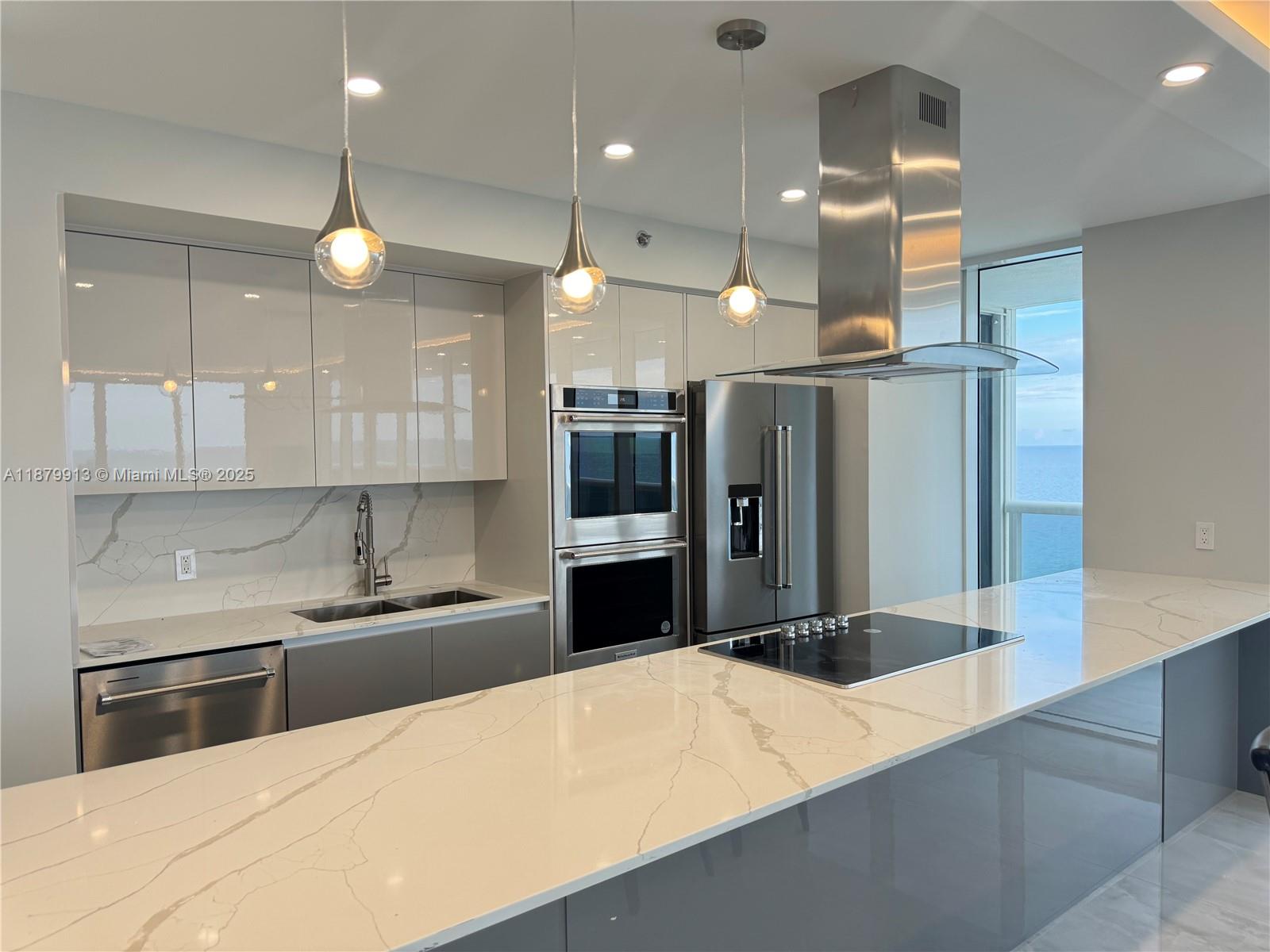 1002 2 / 2 1900 sq. ft. $ 2025-09-16 0 foto