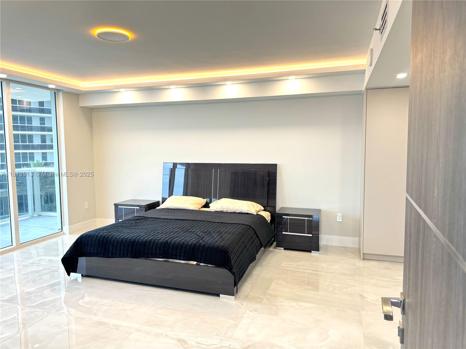 1002 2 / 2 1900 sq. ft. $ 2025-09-16 0 foto