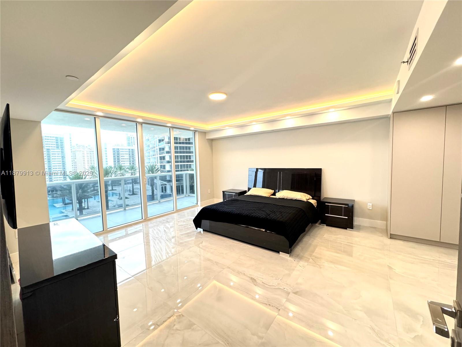 1002 2 / 2 1900 sq. ft. $ 2025-09-16 0 foto