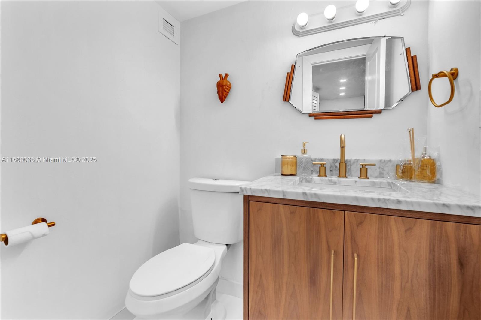 Photo of 17021 Bay Rd  #206, Sunny Isles Beach, Florida, 33160 - Half bath