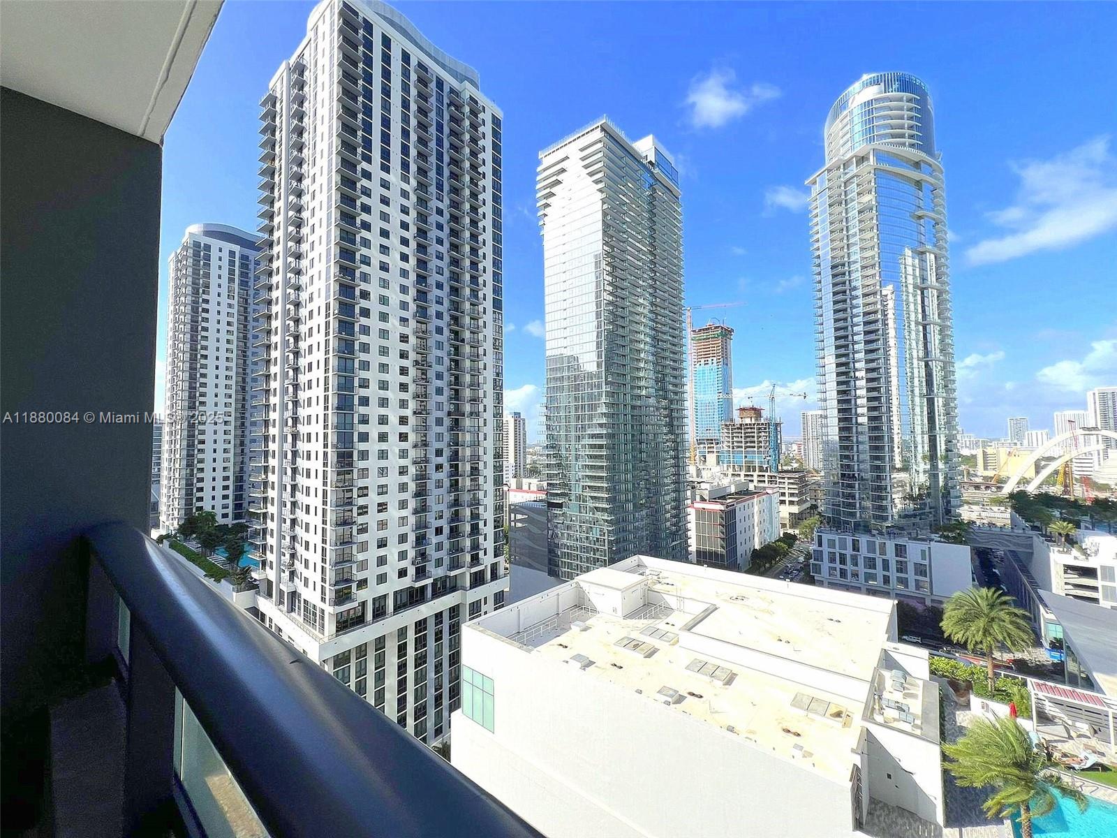 1602 1 / 1 594 sq. ft. $ 2025-09-17 0 foto