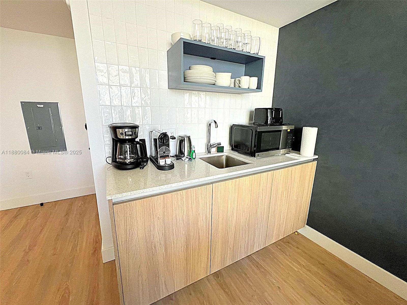1602 1 / 1 594 sq. ft. $ 2025-09-17 0 foto