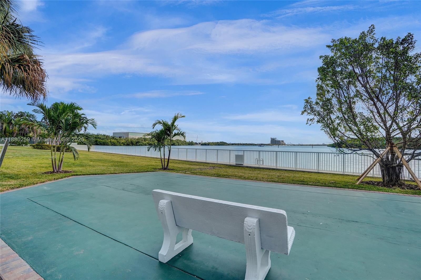 1727 1 / 2 762 sq. ft. $ 2025-09-17 0 foto