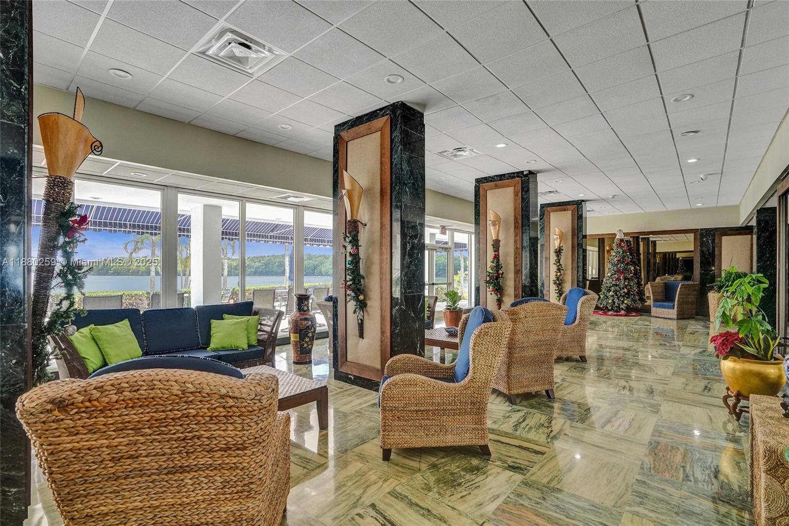 1727 1 / 2 762 sq. ft. $ 2025-09-17 0 foto