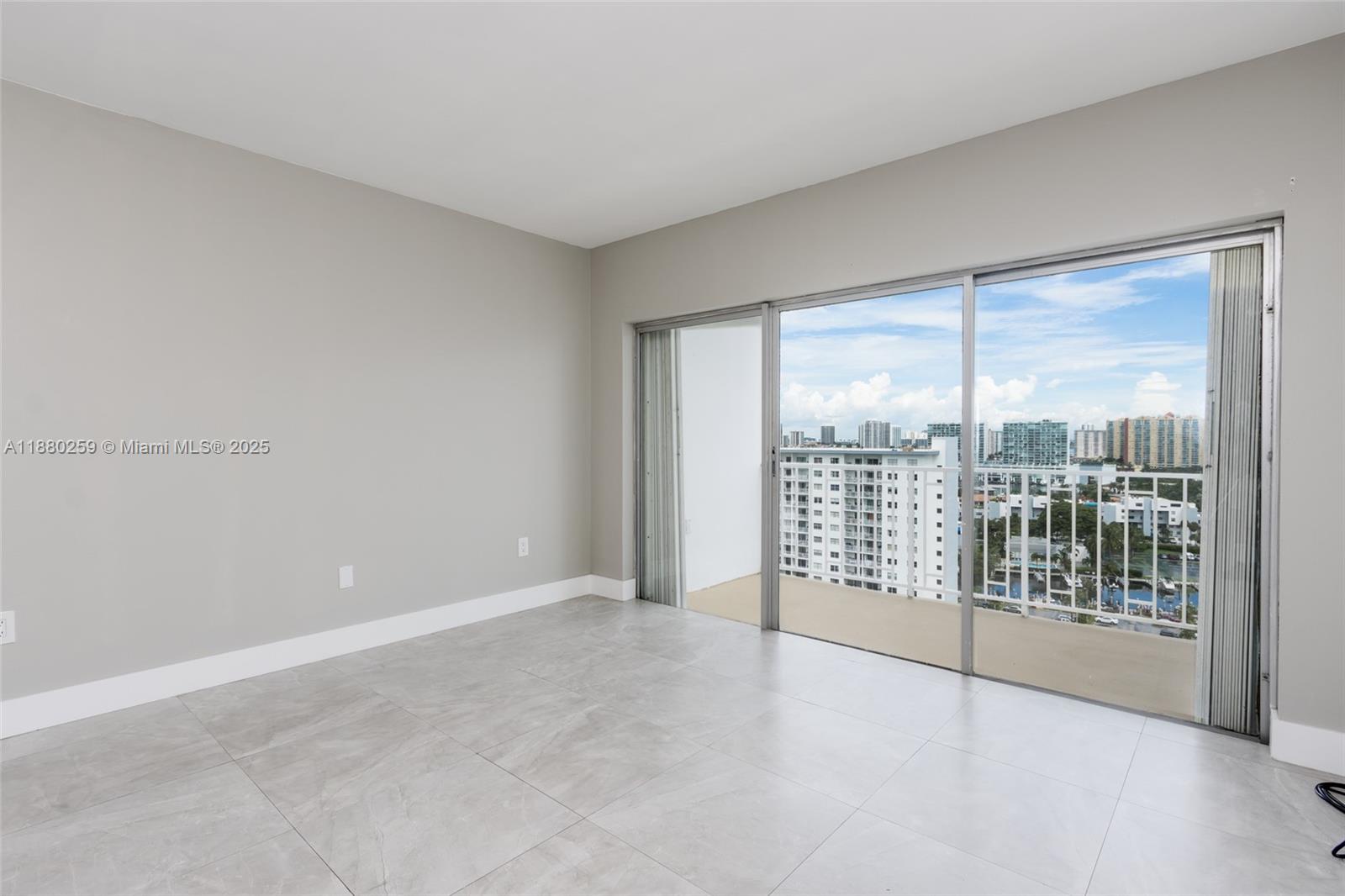 See details 1727 1 / 2 762 sq. ft. $ 2025-09-17 0 Photo