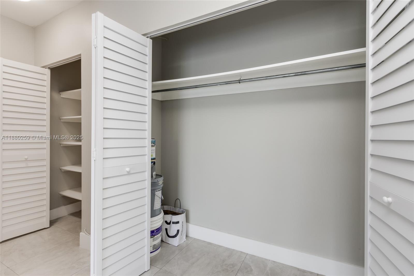 See details 1727 1 / 2 762 sq. ft. $ 2025-09-17 0 Photo