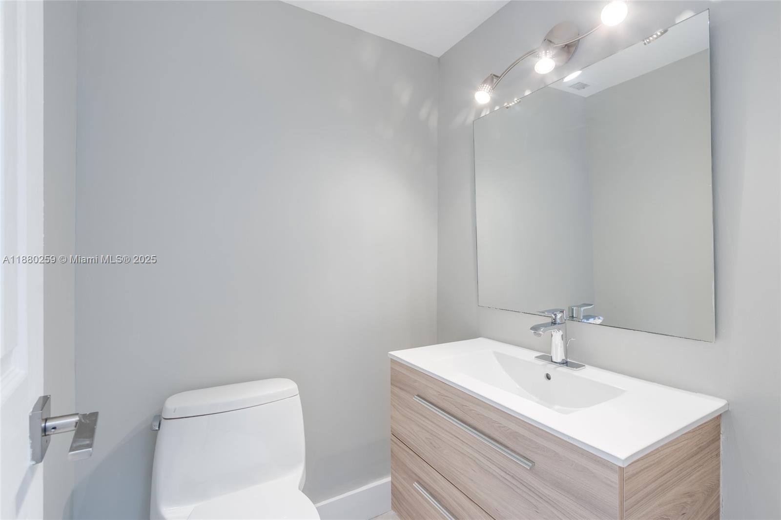 See details 1727 1 / 2 762 sq. ft. $ 2025-09-17 0 Photo