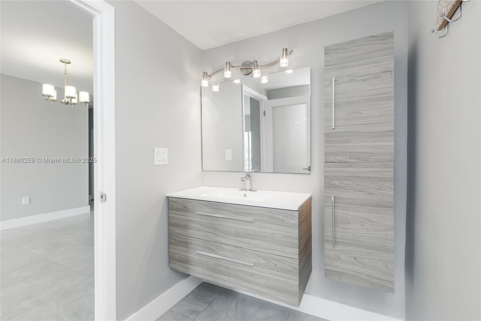 See details 1727 1 / 2 762 sq. ft. $ 2025-09-17 0 Photo