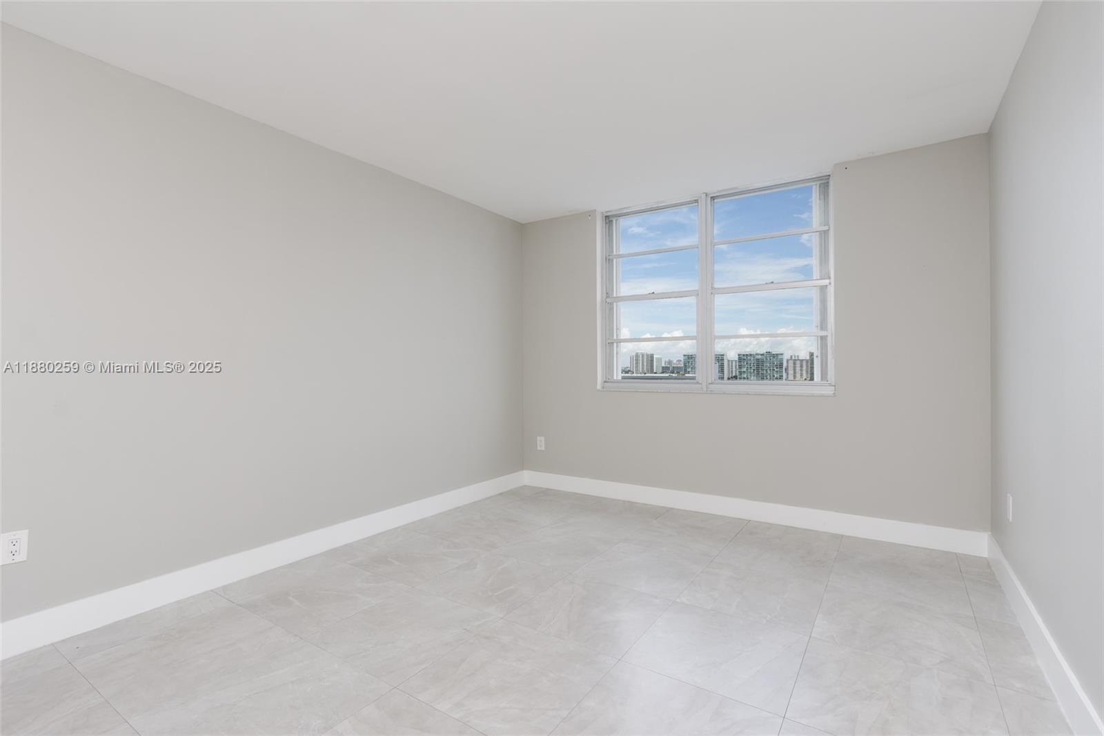 See details 1727 1 / 2 762 sq. ft. $ 2025-09-17 0 Photo