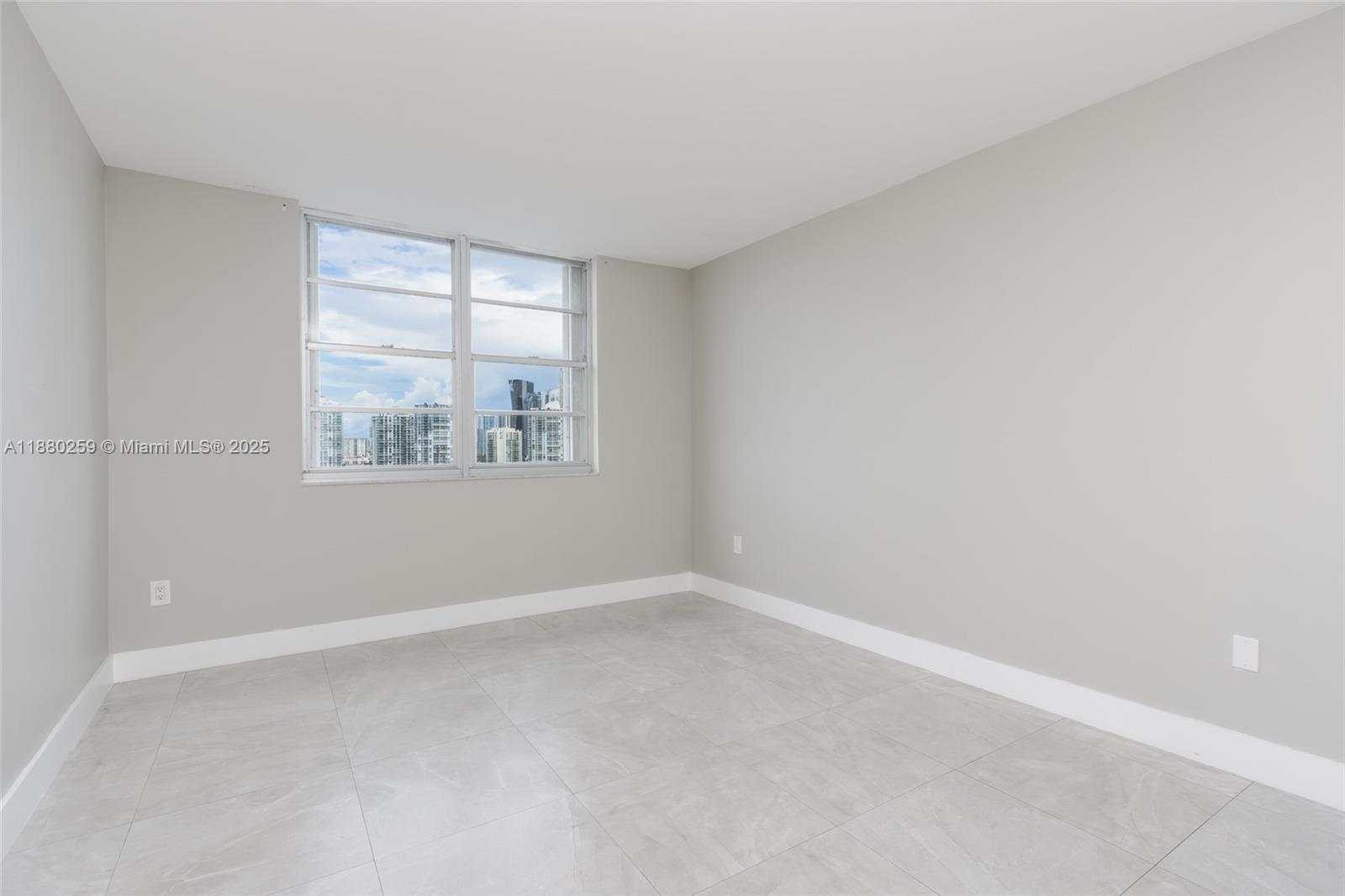 See details 1727 1 / 2 762 sq. ft. $ 2025-09-17 0 Photo