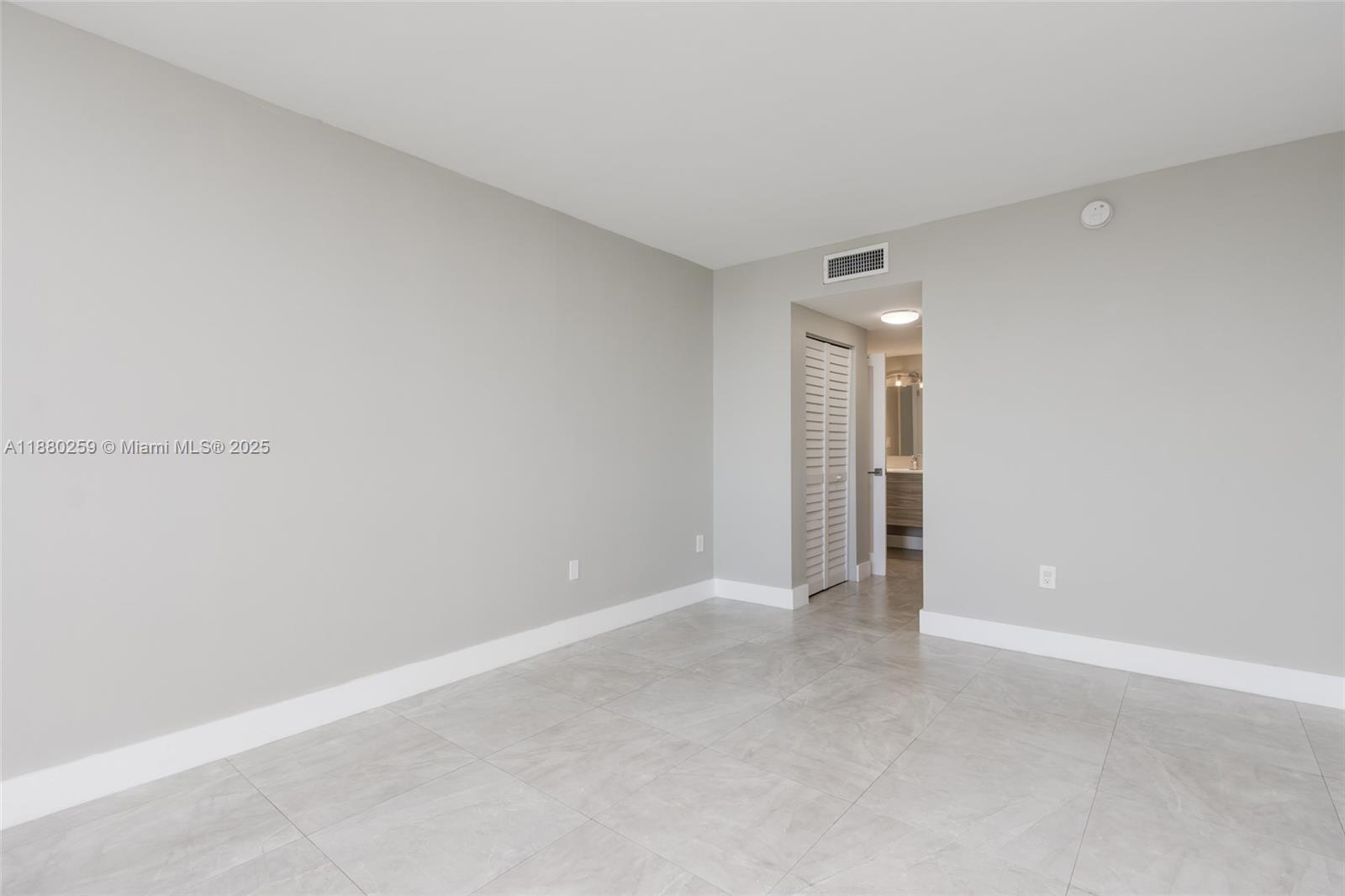 See details 1727 1 / 2 762 sq. ft. $ 2025-09-17 0 Photo