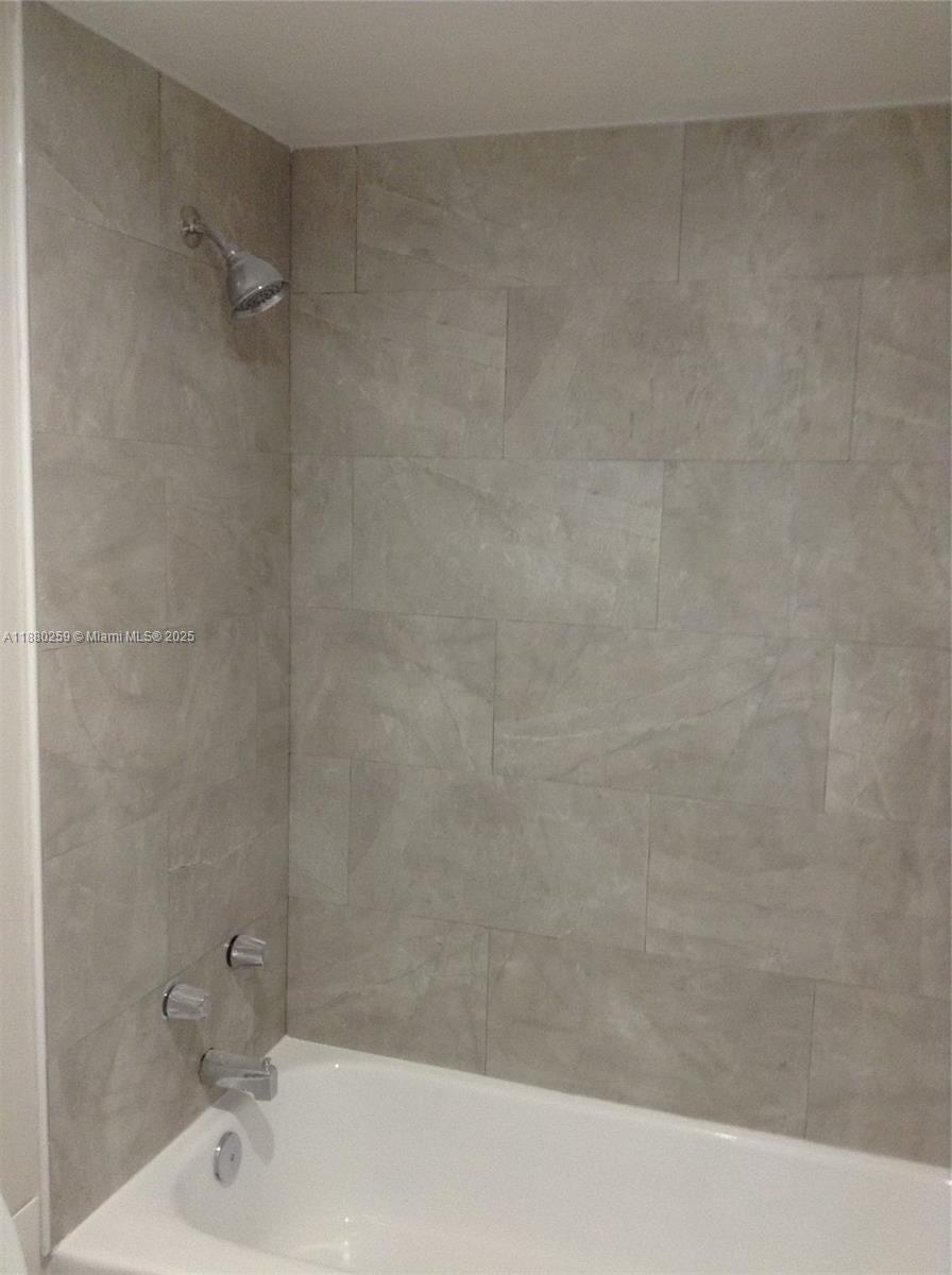 1727 1 / 2 762 sq. ft. $ 2025-09-17 0 foto