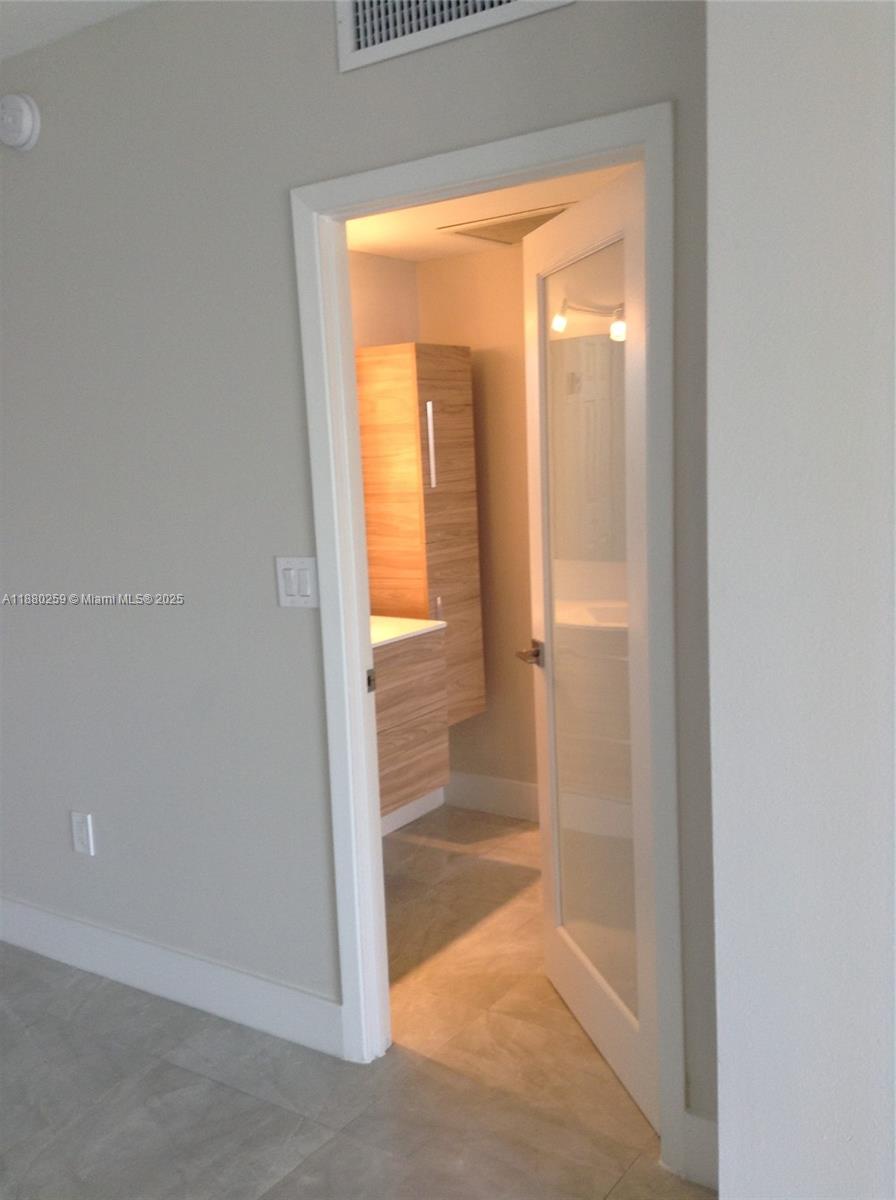 1727 1 / 2 762 sq. ft. $ 2025-09-17 0 foto