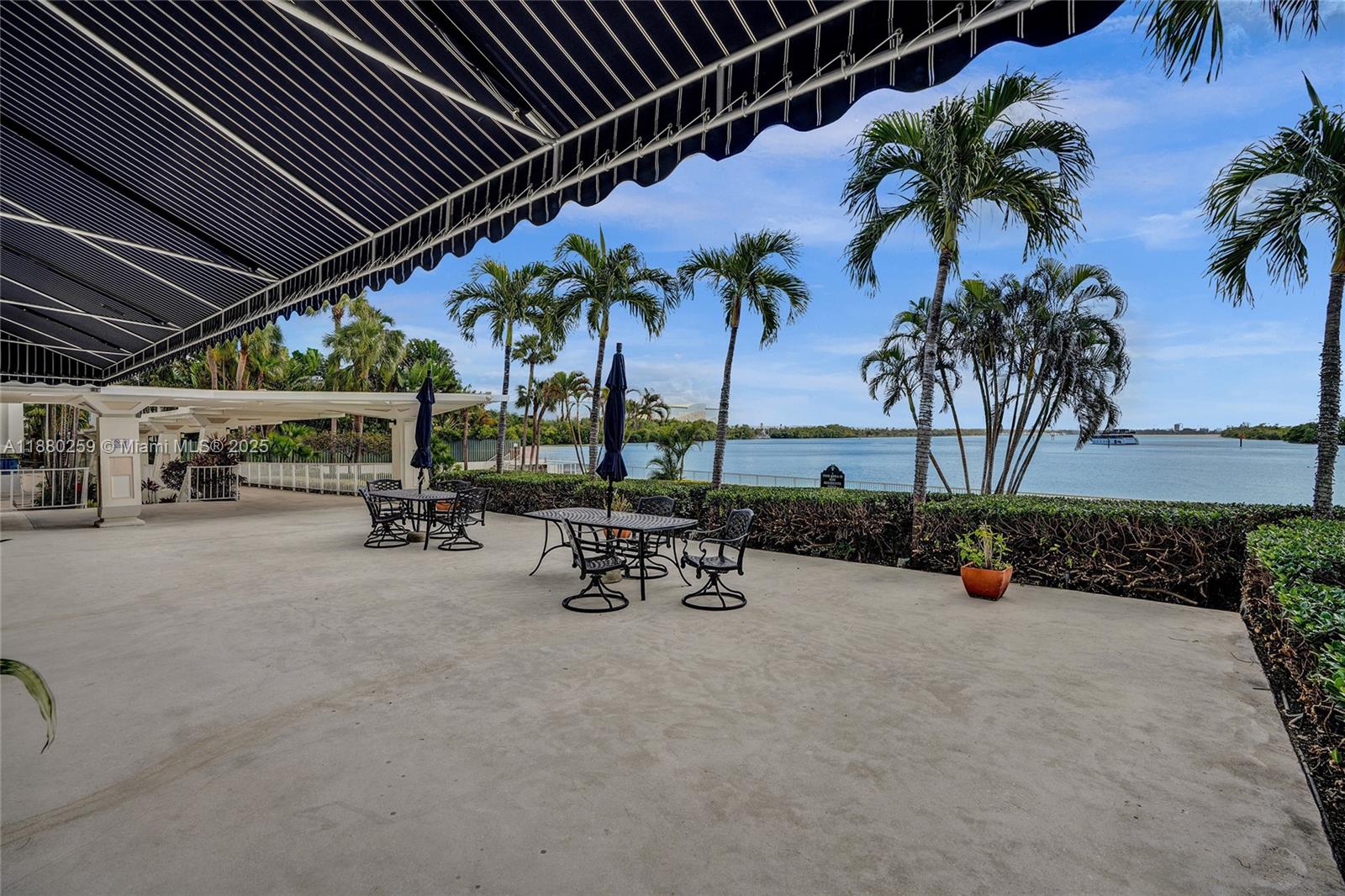 1727 1 / 2 762 sq. ft. $ 2025-09-17 0 foto