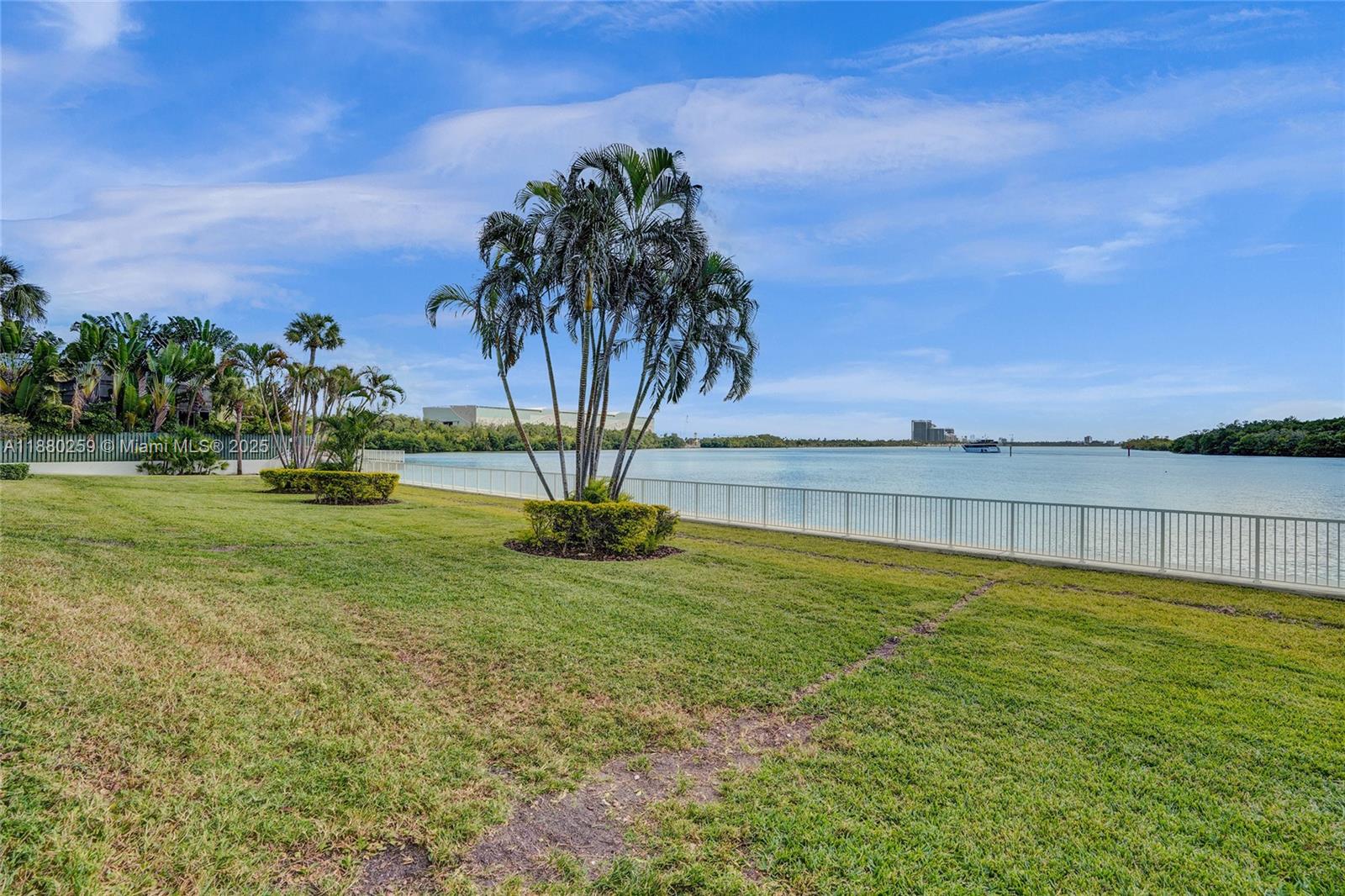 1727 1 / 2 762 sq. ft. $ 2025-09-17 0 foto