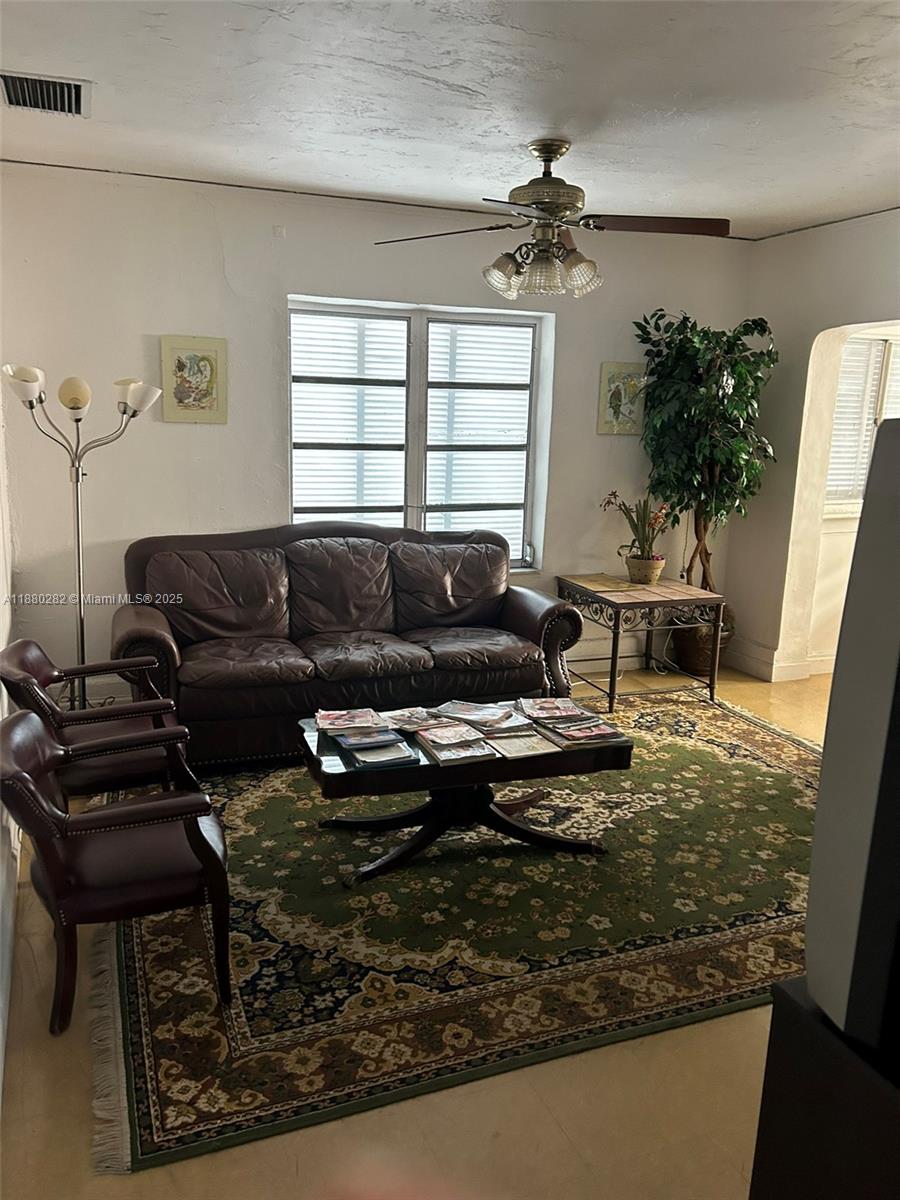   /   sq. ft. $ 2025-09-17 0 Photo