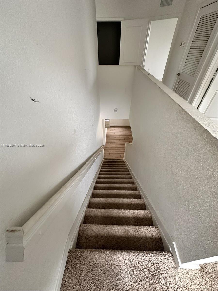 619 4 / 3 2154 sq. ft. $ 2025-09-17 0 foto