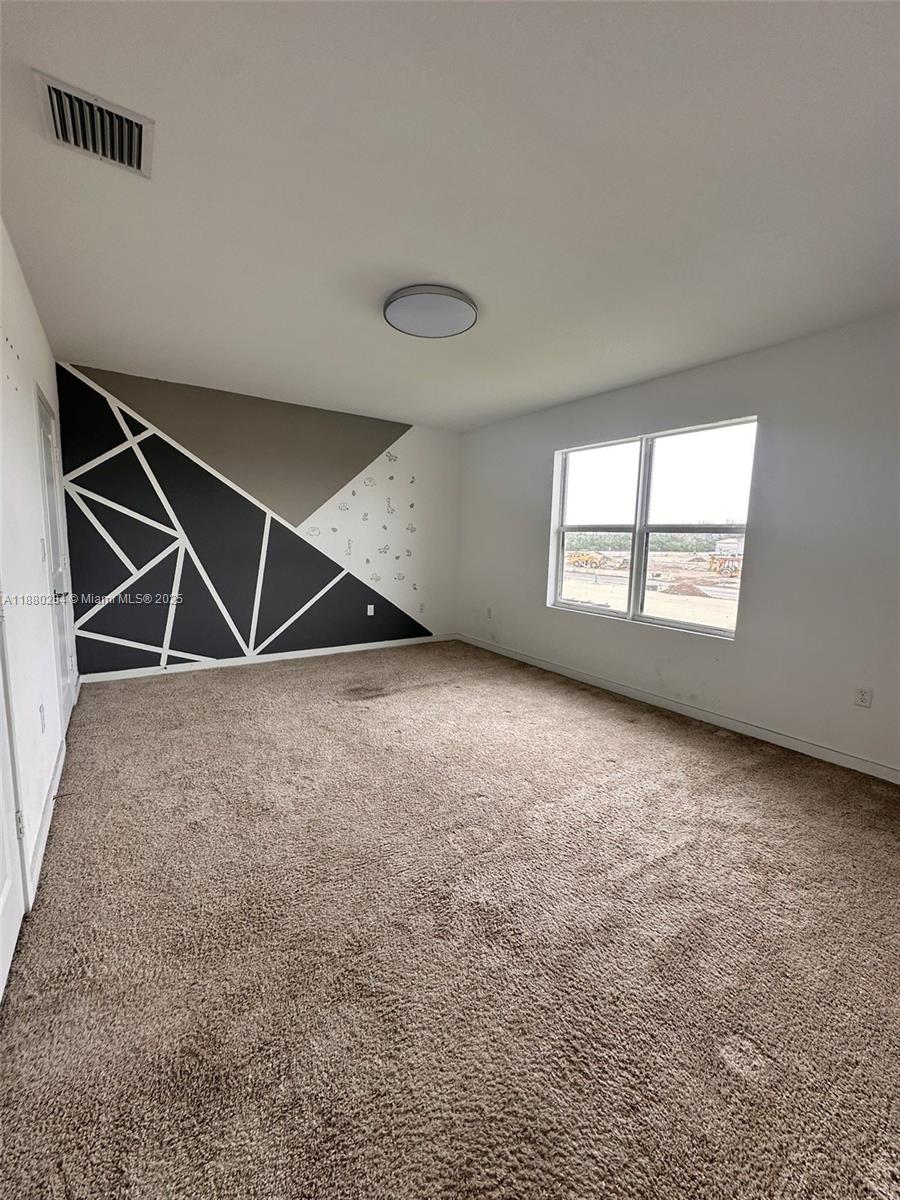 619 4 / 3 2154 sq. ft. $ 2025-09-17 0 foto