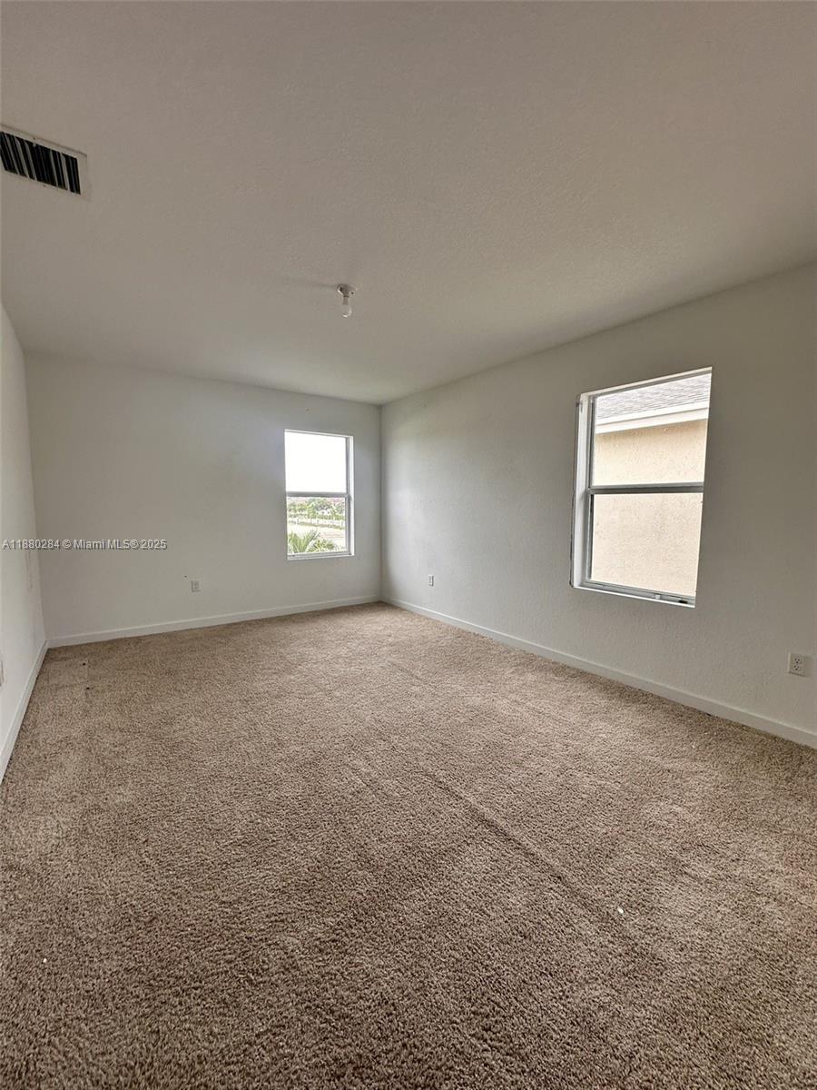 619 4 / 3 2154 sq. ft. $ 2025-09-17 0 foto