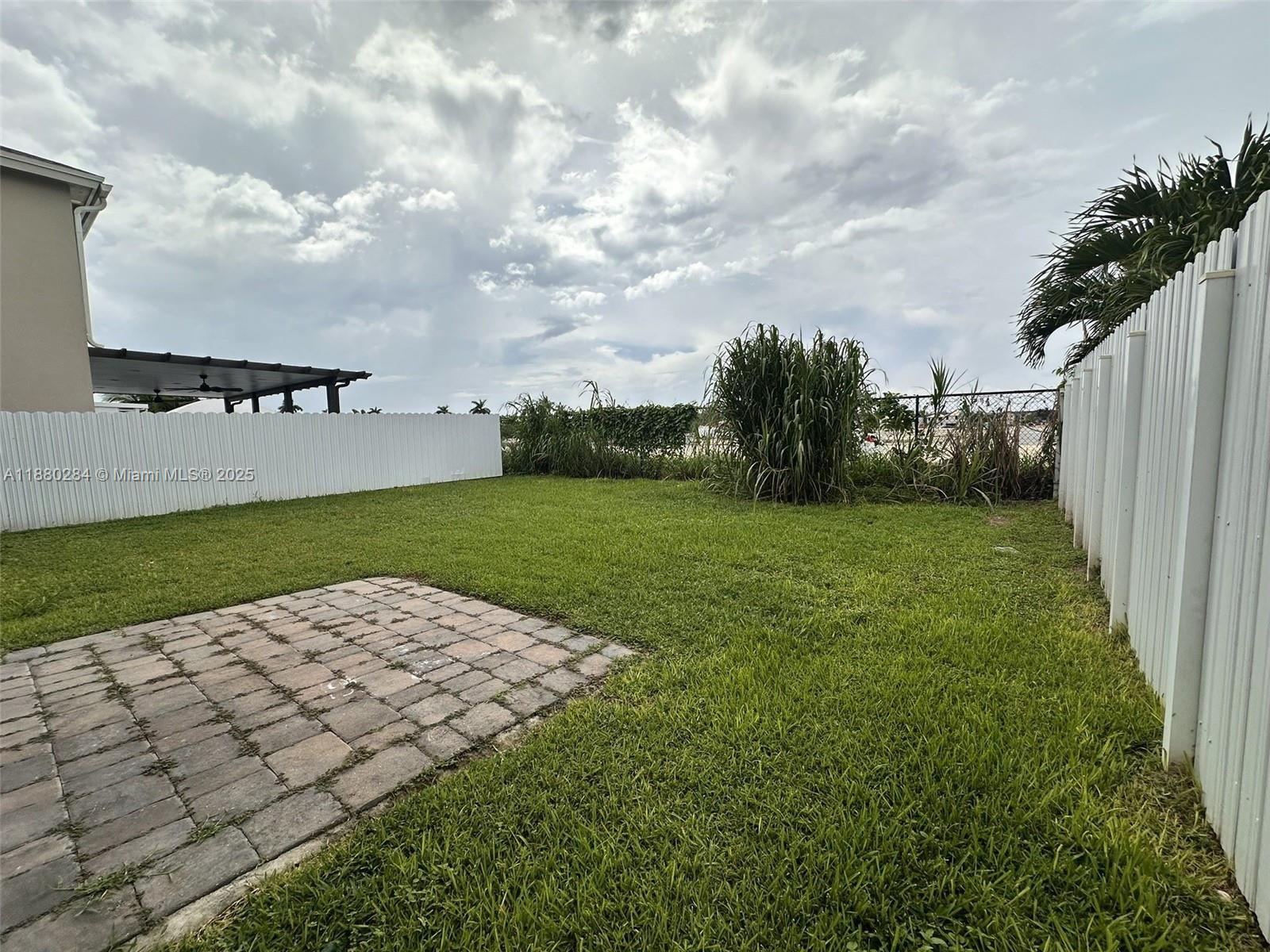 619 4 / 3 2154 sq. ft. $ 2025-09-17 0 foto