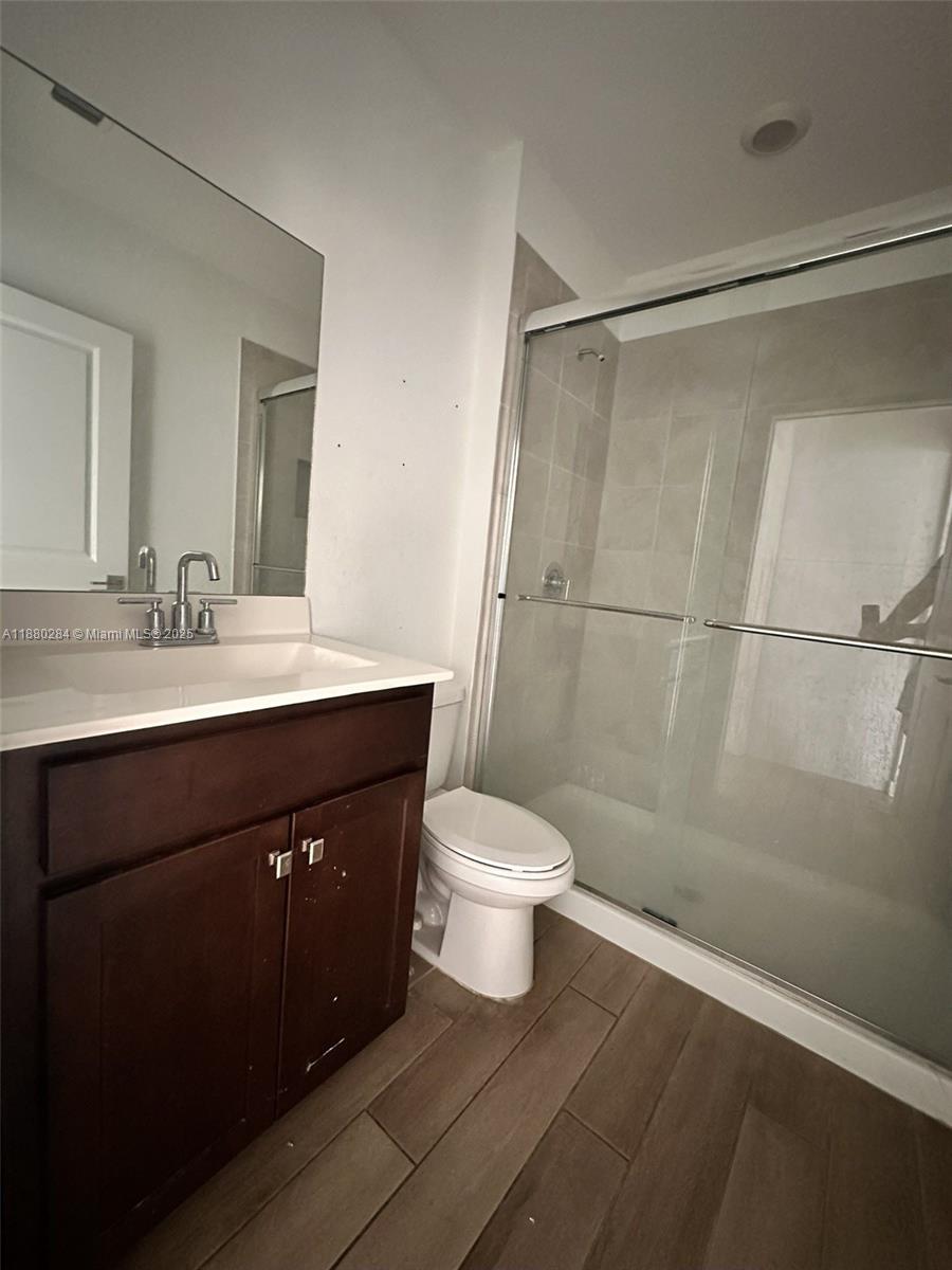 619 4 / 3 2154 sq. ft. $ 2025-09-17 0 foto