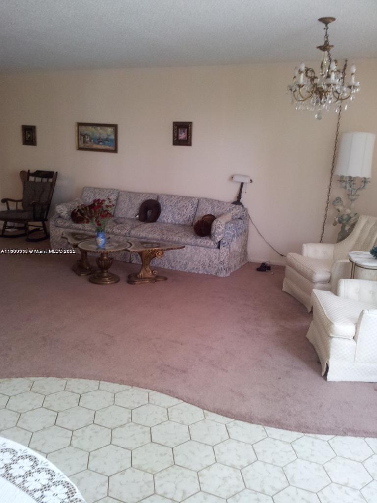 See details 706 1 / 2 943 sq. ft. $ 2025-09-17 0 Photo