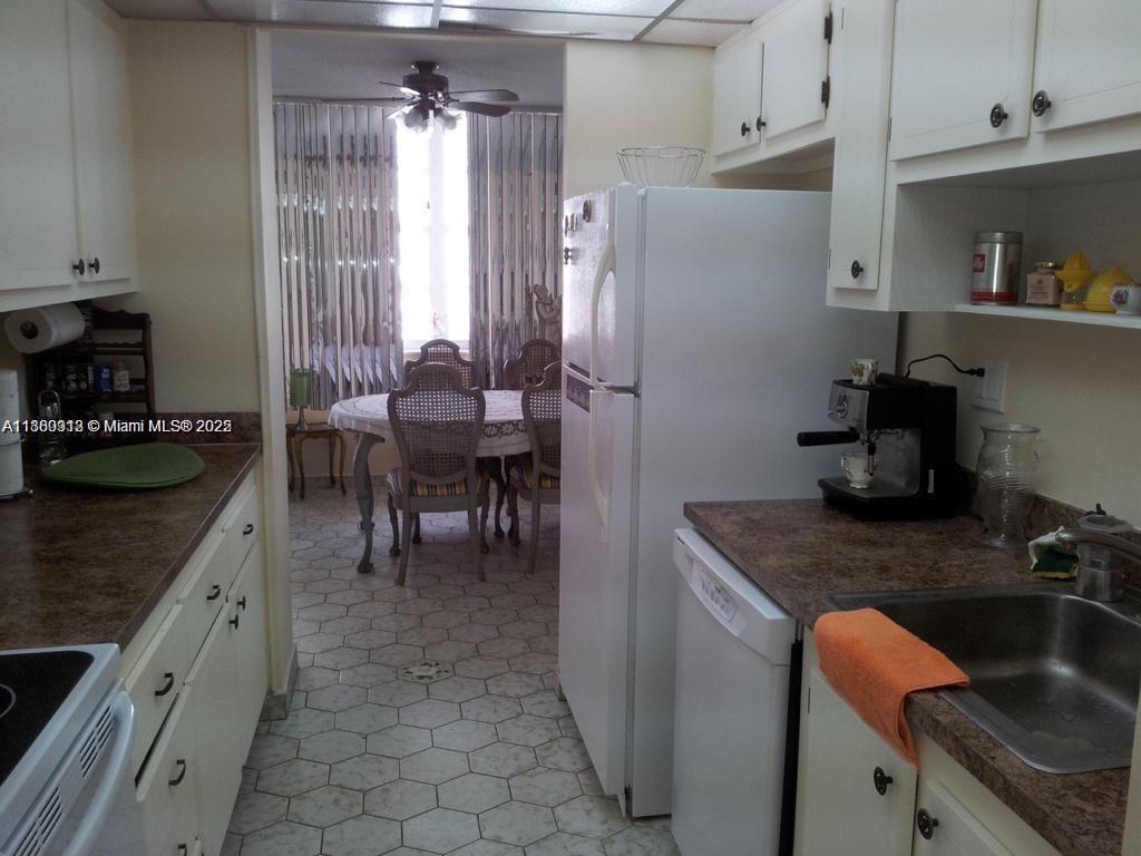 See details 706 1 / 2 943 sq. ft. $ 2025-09-17 0 Photo