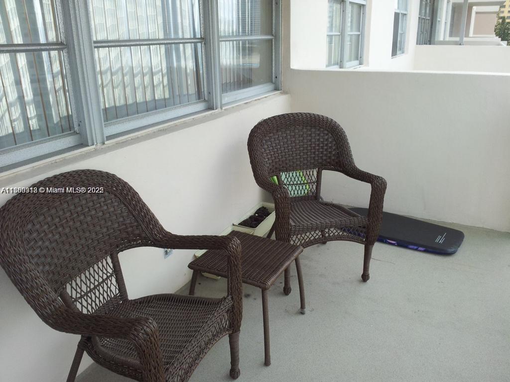 See details 706 1 / 2 943 sq. ft. $ 2025-09-17 0 Photo