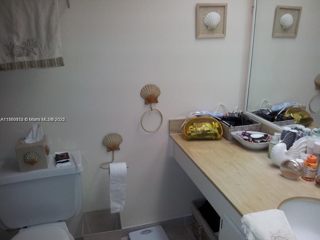 See details 706 1 / 2 943 sq. ft. $ 2025-09-17 0 Photo