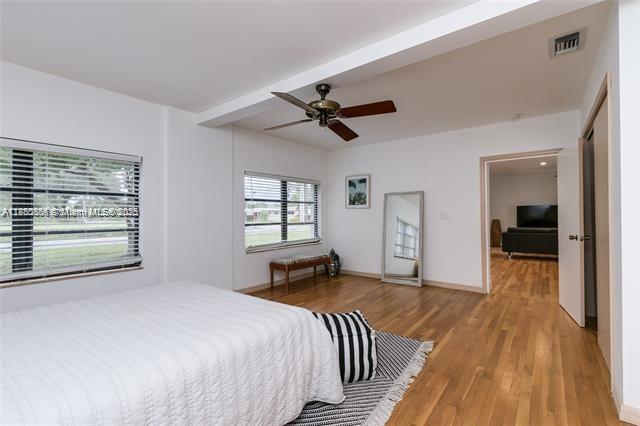   /  3042 sq. ft. $ 2025-09-17 0 Photo