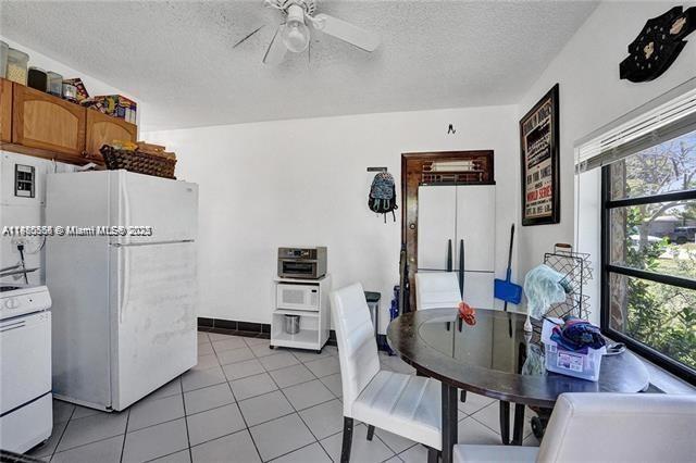   /  3042 sq. ft. $ 2025-09-17 0 Photo