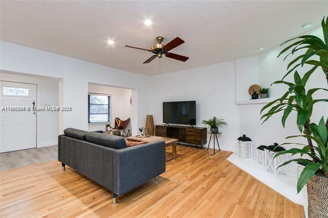   /  3042 sq. ft. $ 2025-09-17 0 Photo