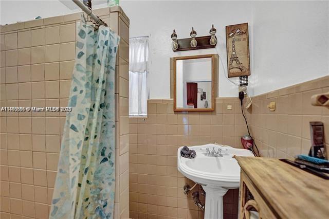   /  3042 sq. ft. $ 2025-09-17 0 Photo
