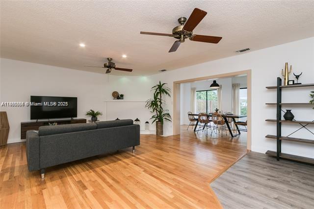   /  3042 sq. ft. $ 2025-09-17 0 Photo