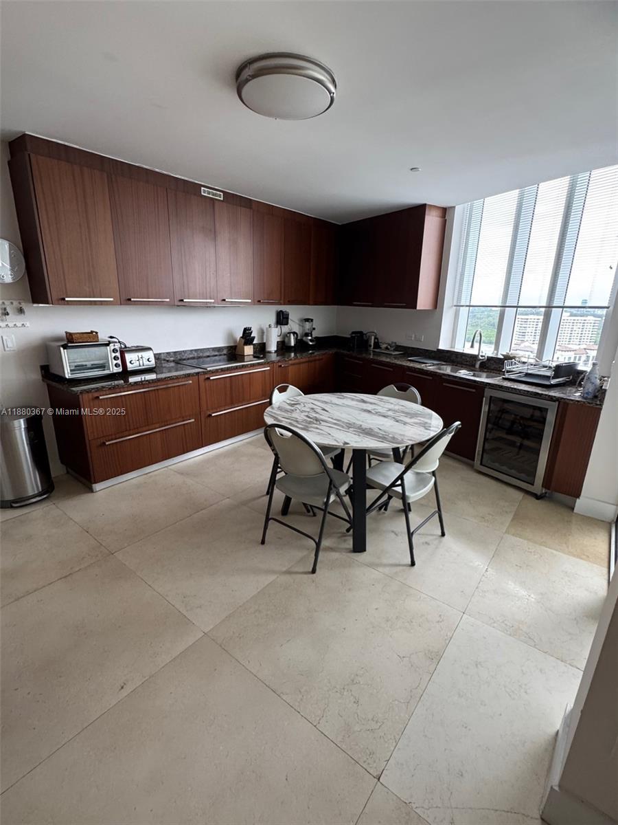 2304 3 / 4 2327 sq. ft. $ 2025-09-17 0 Photo