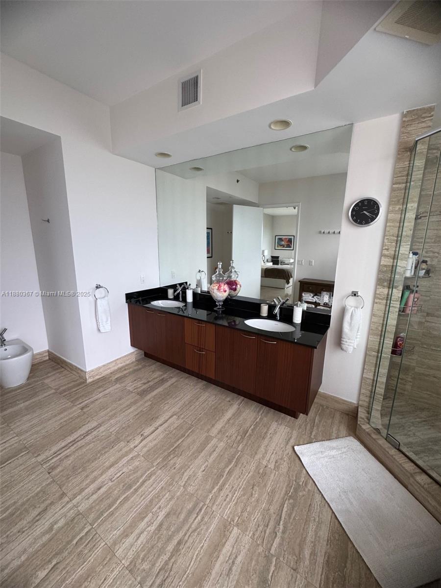 2304 3 / 4 2327 sq. ft. $ 2025-09-17 0 Photo