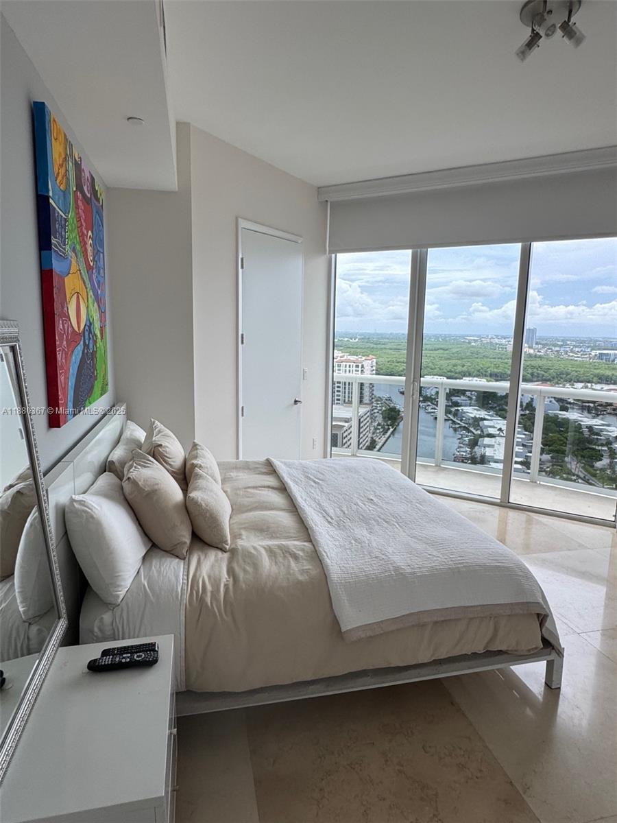 2304 3 / 4 2327 sq. ft. $ 2025-09-17 0 Photo