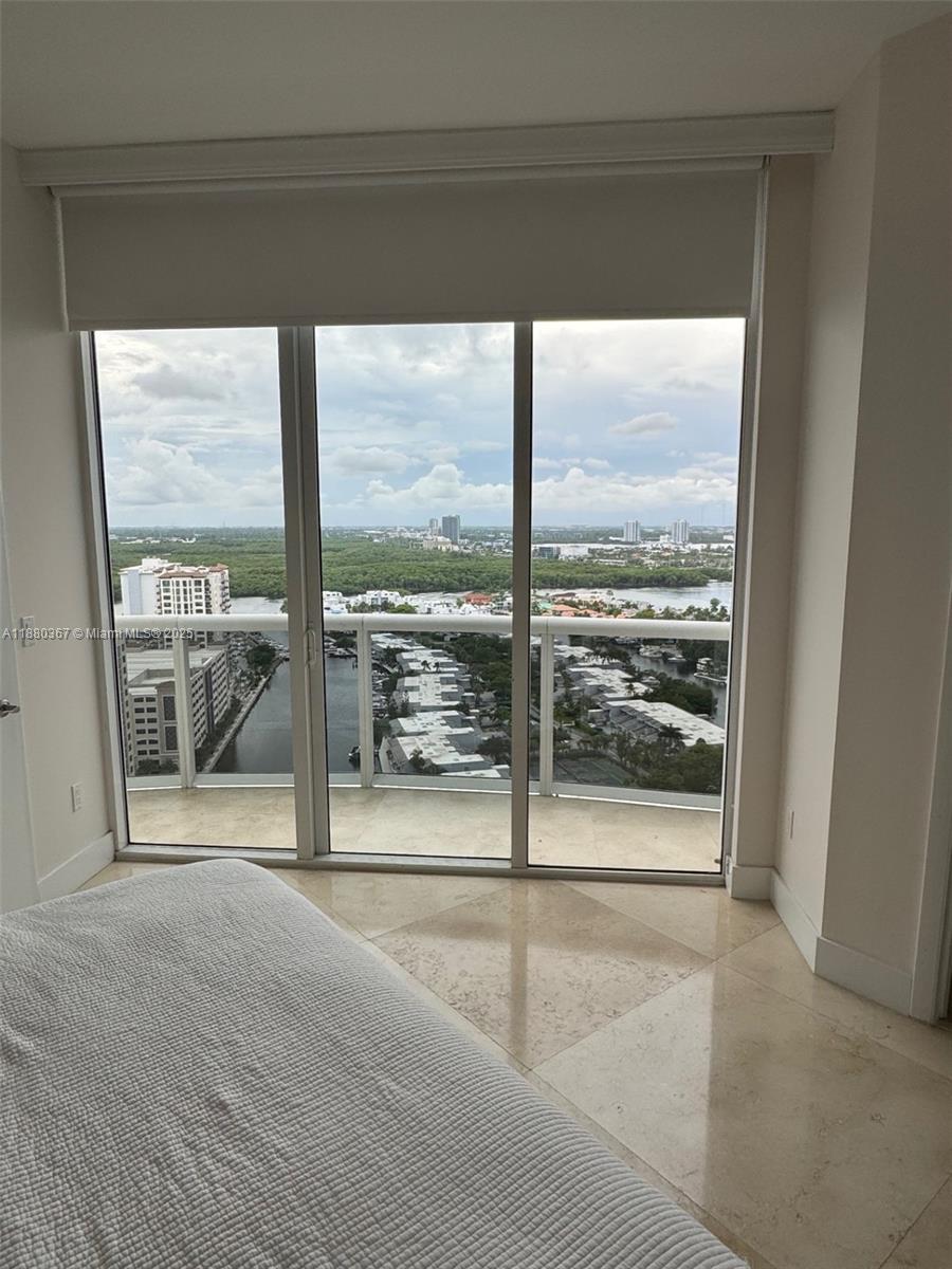 2304 3 / 4 2327 sq. ft. $ 2025-09-17 0 Photo